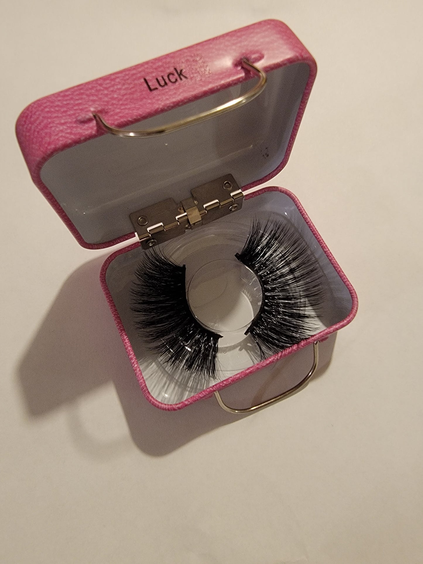 MW strip eye lashes * Luck*